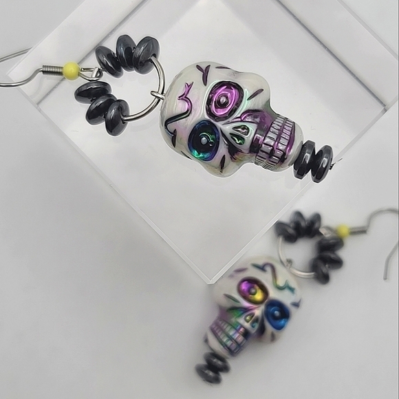 Handcrafted Skull Hematite Beaded Dangle Fashion Earrings - Picture 7 of 11